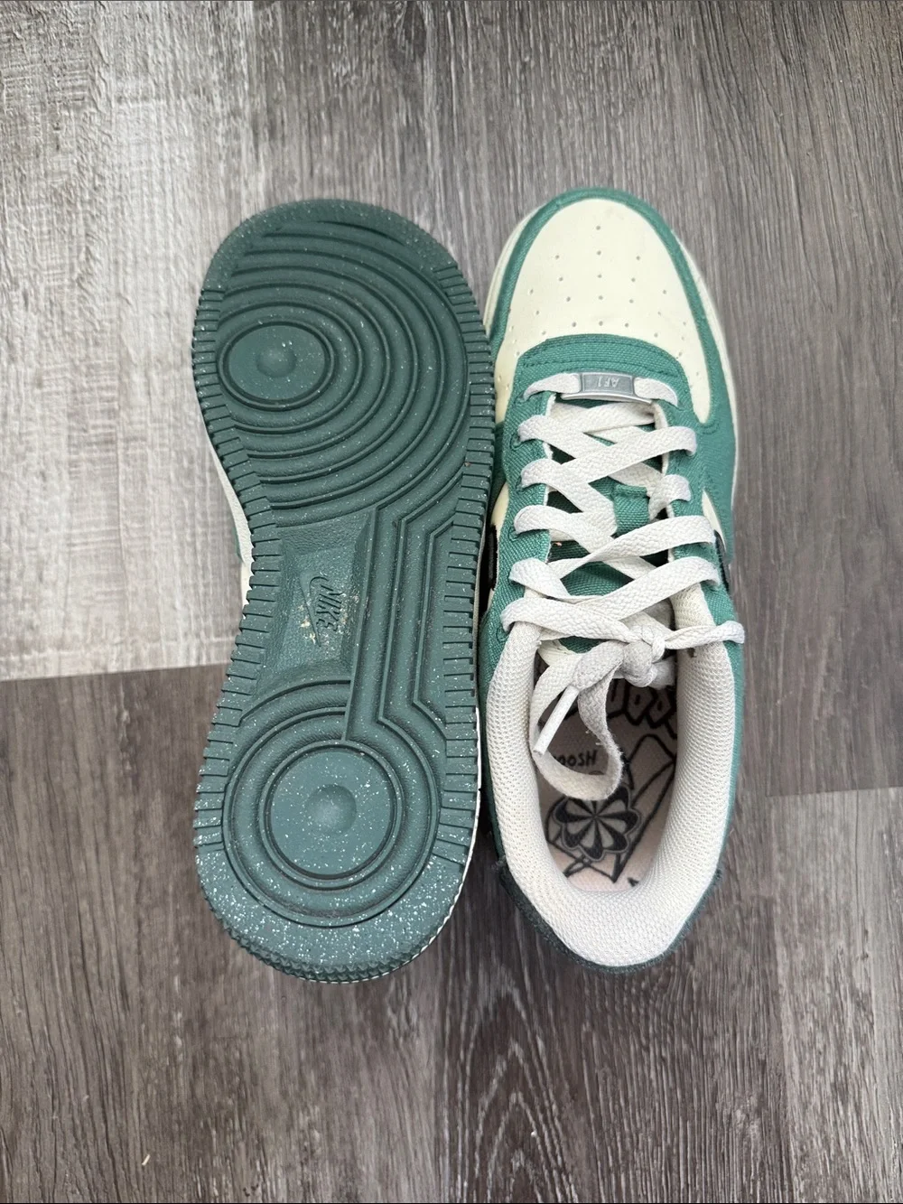 Nike Low-Top Sneakers in Teal, White and Black